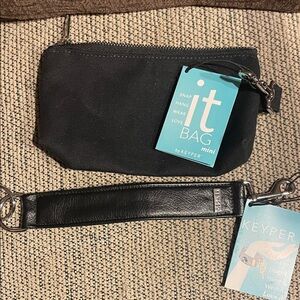 NWT Keyper 2 piece Keyper & Mini It Bag Set. Canvas & Leather.